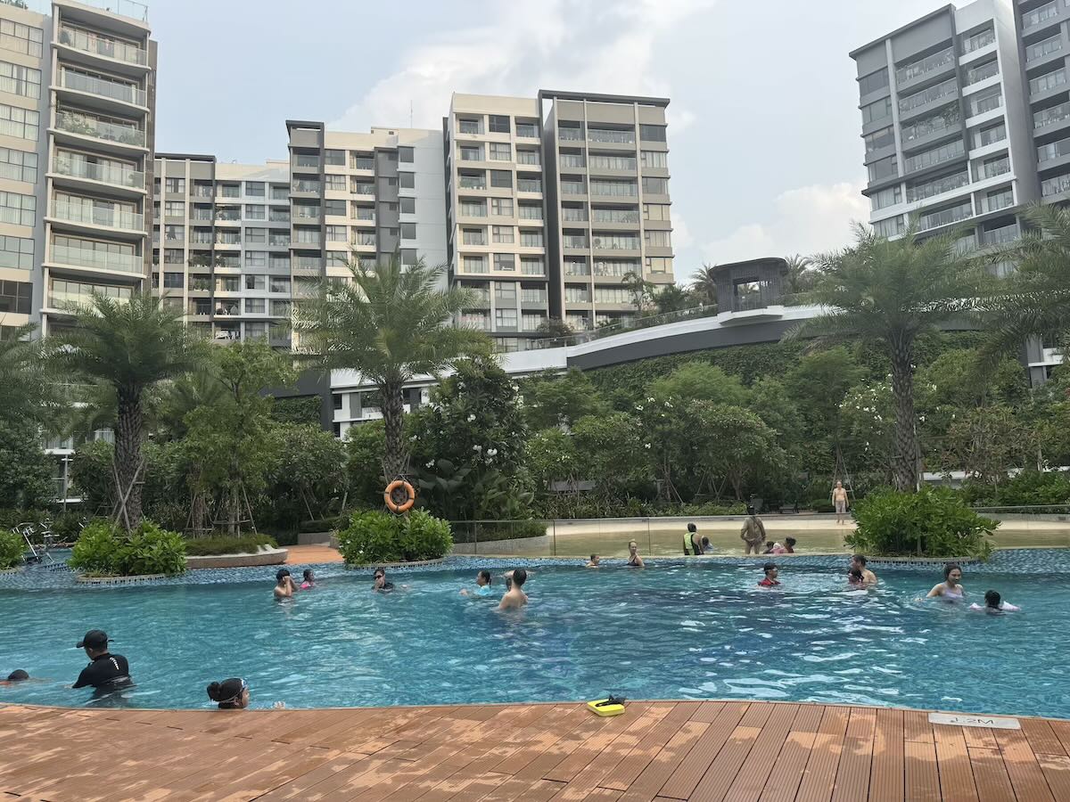Hồ bơi biển nh&acirc;n tạo nội khu Diamond Centery Celadon City